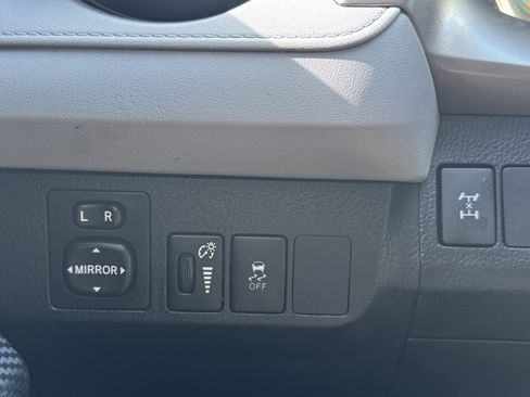 Used 2014 Toyota RAV4 LE image 31