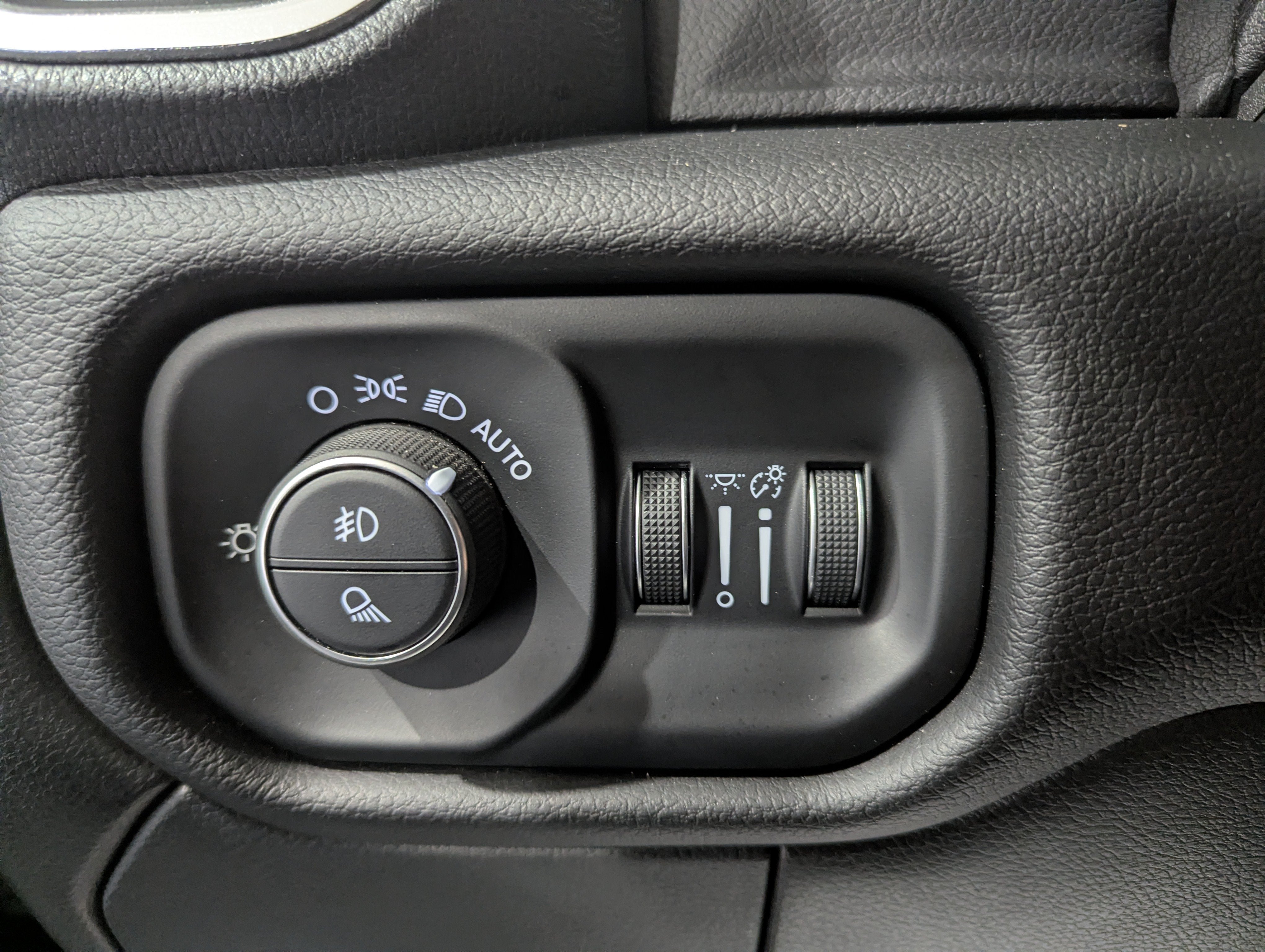 Used 2024 RAM 2500 Laramie AWD/4WD image 16