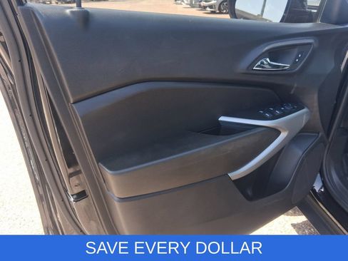 Used 2025 Chevrolet Trax LS w/ LS Convenience Package FWD image 11