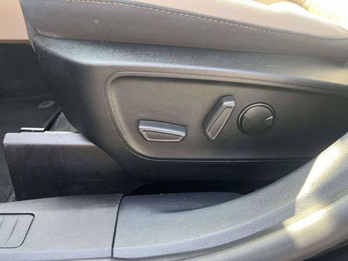 Used 2020 Ford Escape SE FWD image 21