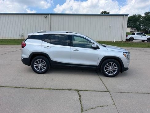 Used 2022 GMC Terrain SLT FWD image 2