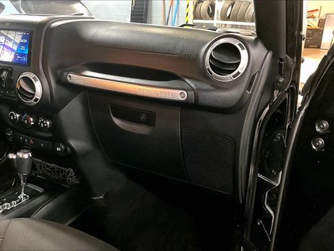 Used 2015 Jeep Wrangler Unlimited Sahara w/ Connectivity Group image 16