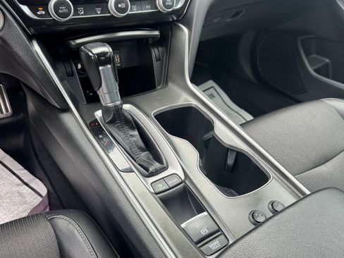 Used 2018 Honda Accord Sport image 19