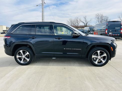 Used 2023 Jeep Grand Cherokee Limited w/ Luxury Tech Group II image 43