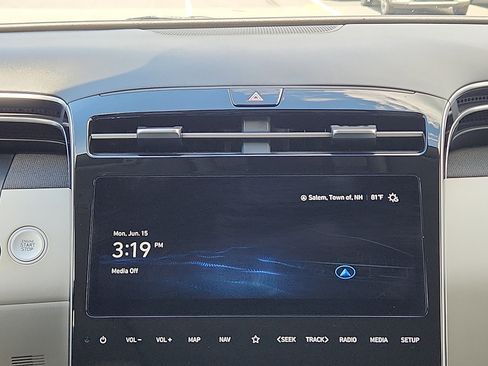 Certified 2024 Hyundai Tucson Limited AWD/4WD image 17