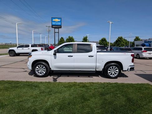 Used 2022 Chevrolet Silverado 1500 Custom AWD/4WD image 10