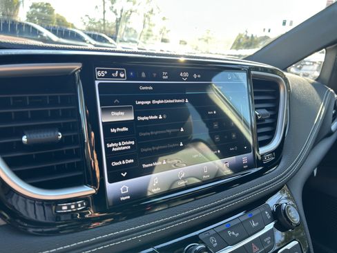 New 2026 Chrysler Pacifica Select w/ S Appearance Package image 29