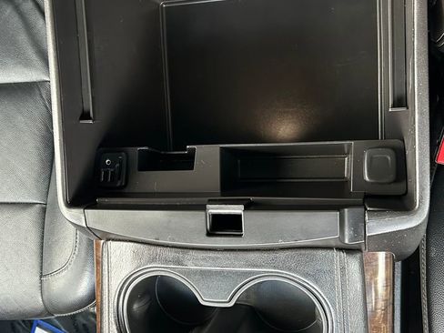 Used 2015 Chevrolet Suburban LT w/ Luxury Package image 36