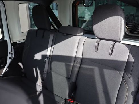 Used 2024 Jeep Wrangler Unlimited Sahara AWD/4WD image 13