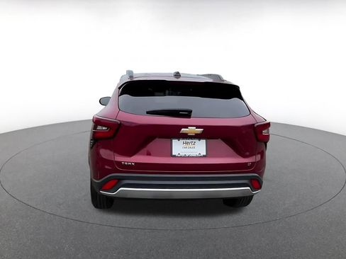 Used 2025 Chevrolet Trax LT w/ LT Convenience Package FWD image 12