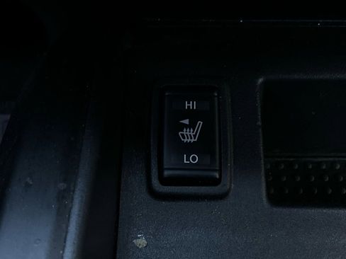 Used 2019 Nissan Titan SV w/ SV Convenience Package image 24