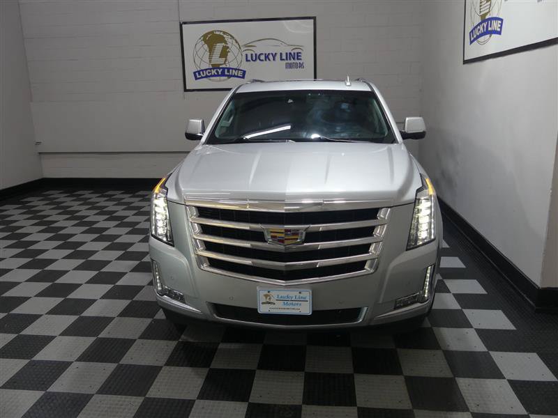 Used 2017 Cadillac Escalade Luxury AWD/4WD image 3