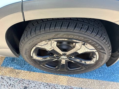 Used 2025 Volkswagen Taos SEL w/ Black Wheel Plus Package AWD/4WD image 6