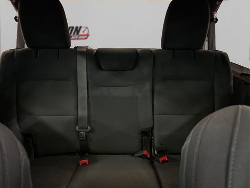 Used 2018 Jeep Wrangler Unlimited Sahara image 19