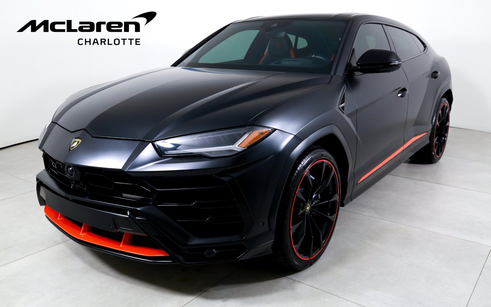 Used 2022 Lamborghini Urus AWD/4WD image 1