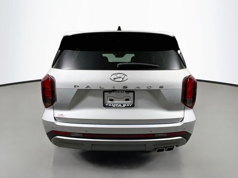 Used 2024 Hyundai Palisade Limited FWD image 6