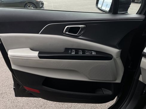 Certified 2023 Kia Carnival LX image 19