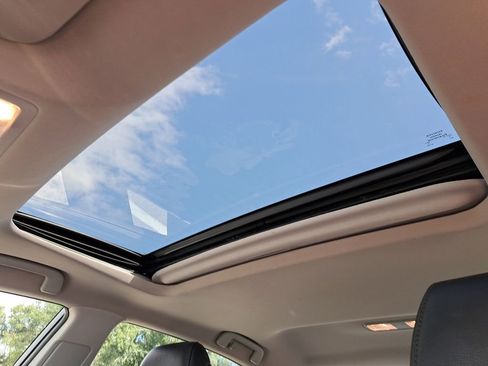 Used 2016 Toyota Avalon Touring image 17