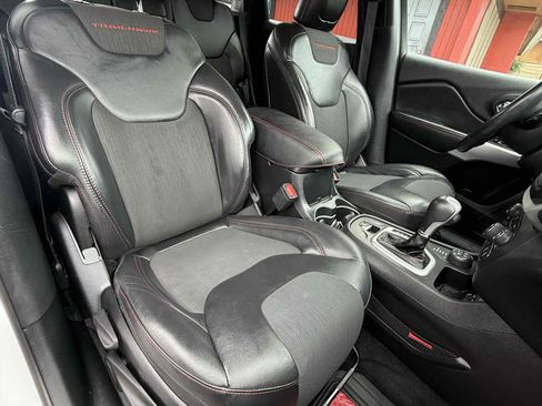 Used 2018 Jeep Cherokee Trailhawk image 46