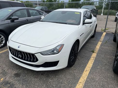Used 2018 Maserati Ghibli S Q4 AWD/4WD image 2