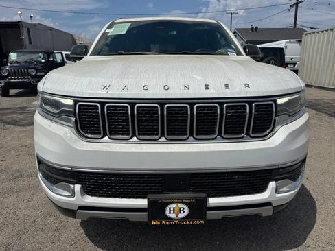 Used 2024 Jeep Wagoneer Series II w/ Flexible Seating Group RWD image 2