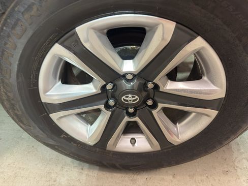 Used 2018 Toyota Tacoma Limited AWD/4WD image 31