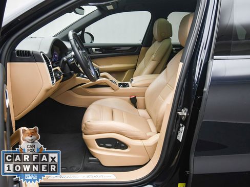 Used 2023 Porsche Cayenne Platinum Edition image 19