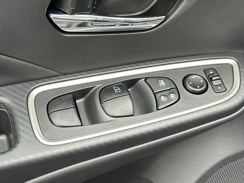 New 2025 Nissan Versa SR image 13