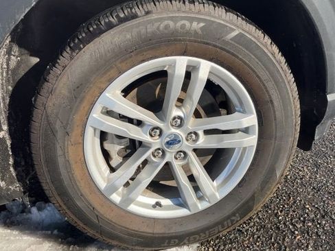 Used 2022 Ford Explorer XLT w/ Equipment Group 202A image 7