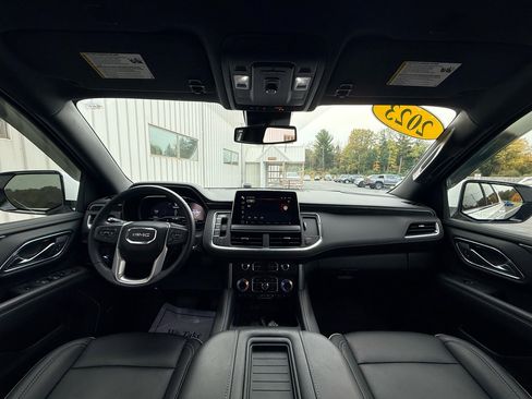 Used 2023 GMC Yukon XL SLT image 11