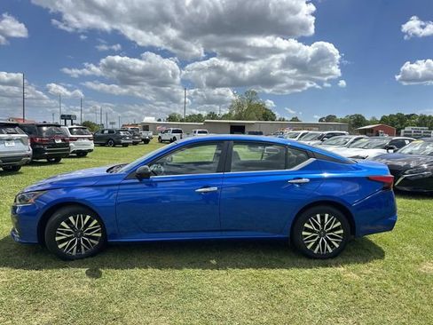 Used 2025 Nissan Altima 2.5 SV FWD image 15