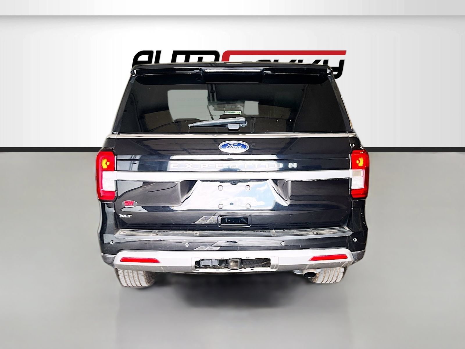 Used 2024 Ford Expedition XLT AWD/4WD image 6