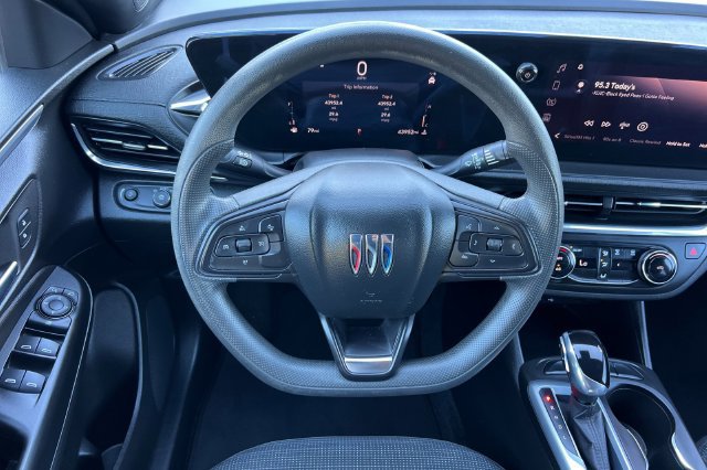 Used 2024 Buick Envista Preferred w/ Advanced Safety Package FWD image 16
