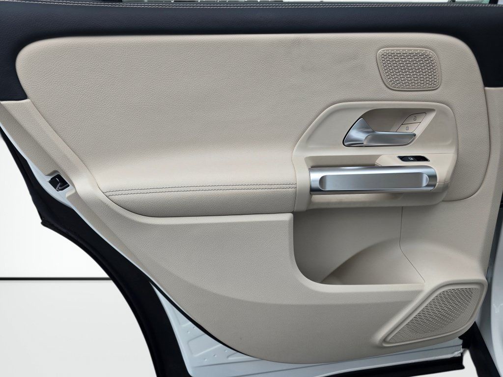 New 2026 Mercedes-Benz GLB 250 4MATIC image 18