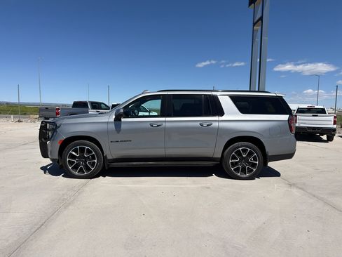 Used 2023 Chevrolet Suburban RST w/ Luxury Package AWD/4WD image 2