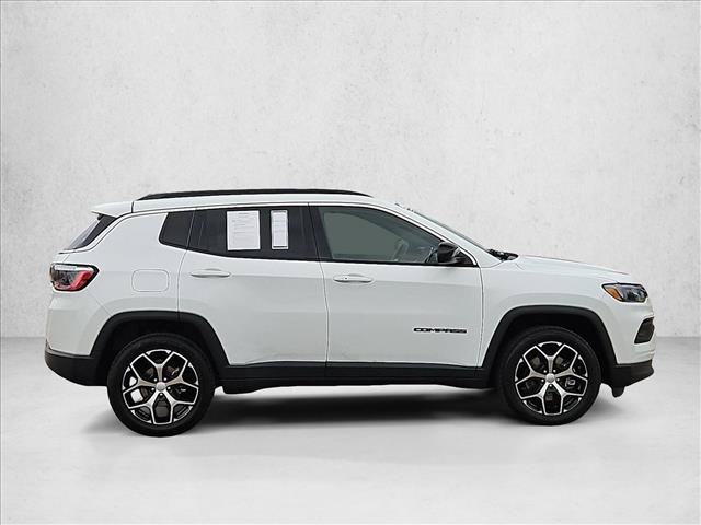 Used 2024 Jeep Compass Latitude AWD/4WD image 4