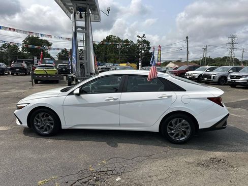 Used 2024 Hyundai Elantra SEL FWD image 9