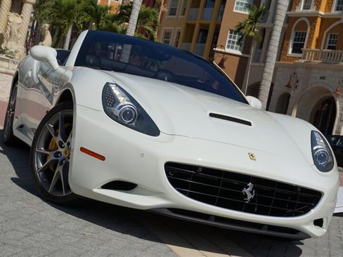 Used 2014 Ferrari California RWD image 62