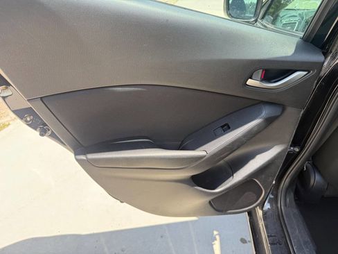 Used 2015 MAZDA MAZDA3 i Sport FWD image 12