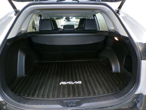 Used 2019 Toyota RAV4 XLE Premium w/ Cold Weather Package AWD/4WD image 19