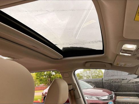 Used 2018 Subaru Outback 2.5i Limited AWD/4WD image 25