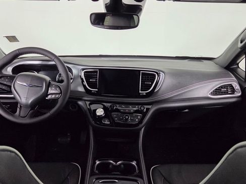 New 2026 Chrysler Pacifica Limited image 38