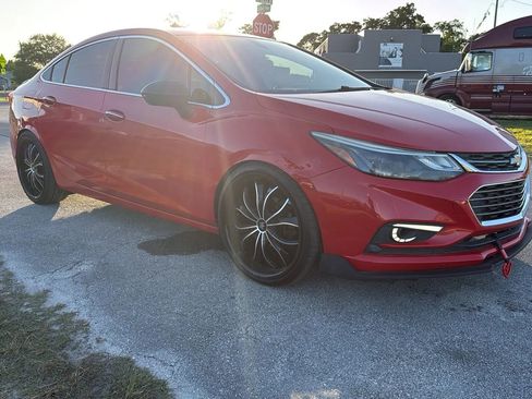 Used 2017 Chevrolet Cruze Premier FWD image 3