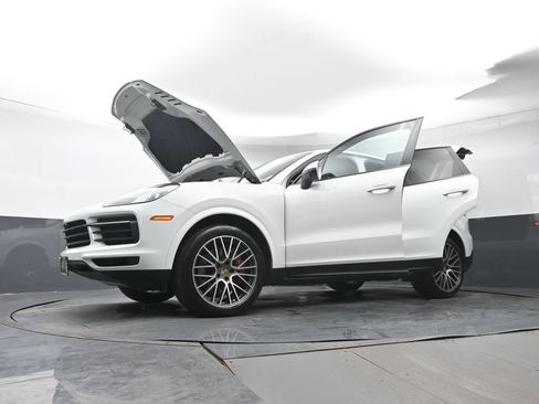 Used 2022 Porsche Cayenne AWD/4WD image 51