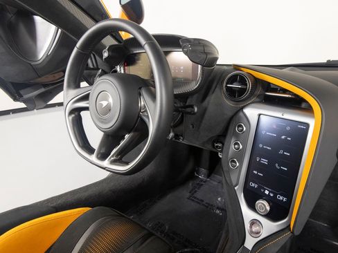 Used 2024 McLaren 750S Spider RWD image 30