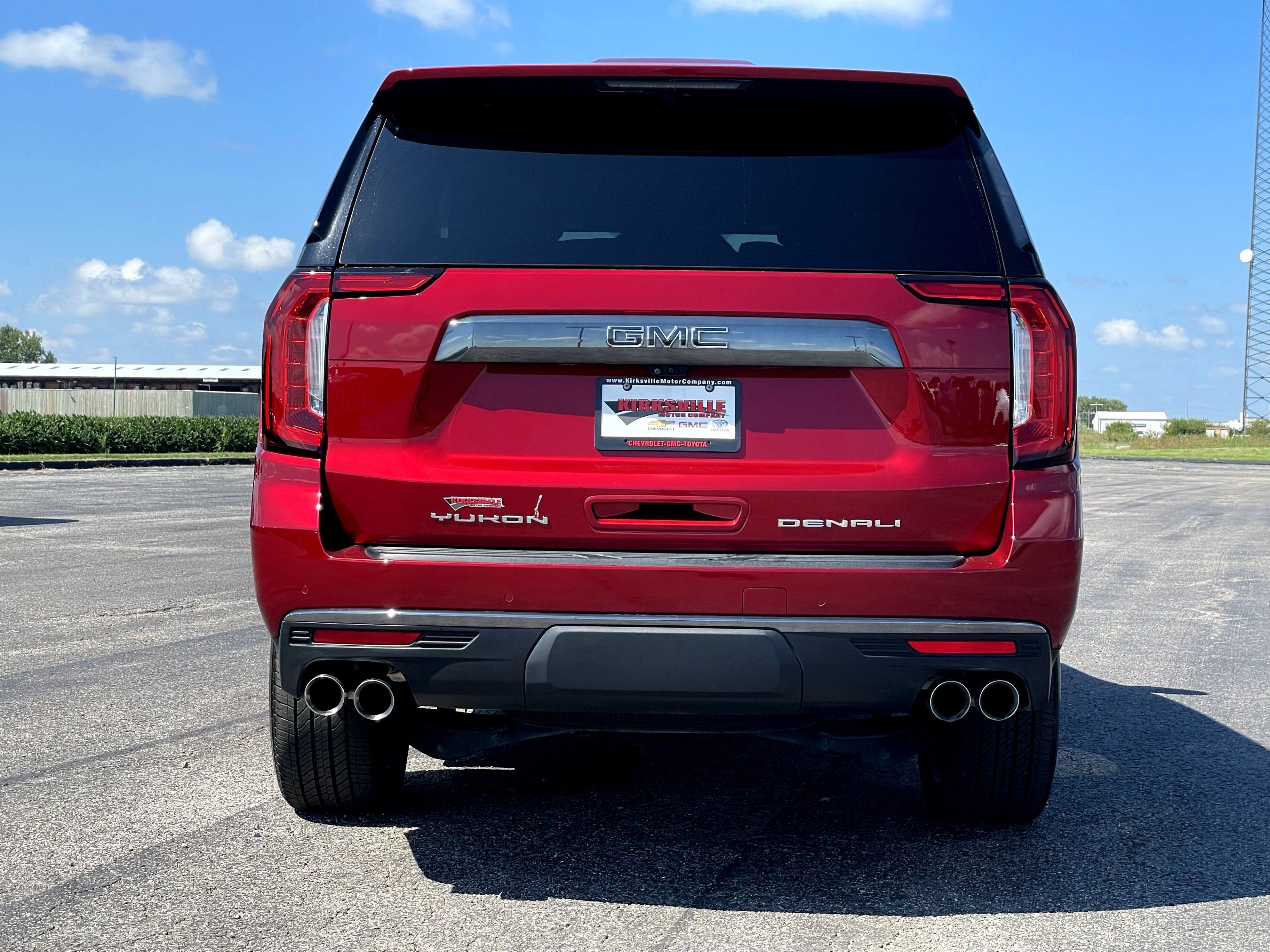 Certified 2023 GMC Yukon Denali Ultimate w/ LPO, Floor Liner Package AWD/4WD image 5