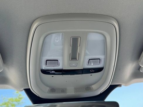 Certified 2025 Volvo XC90 T8 Ultra w/ Protection Package Premier AWD/4WD image 16