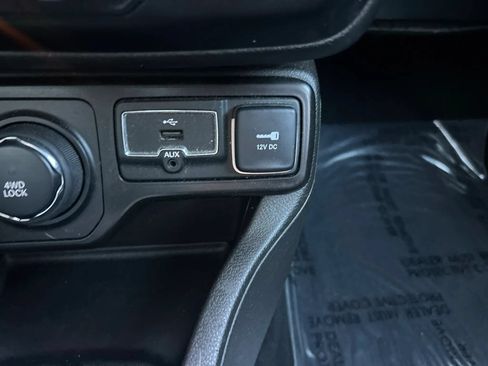 Used 2022 Jeep Renegade Latitude AWD/4WD image 10