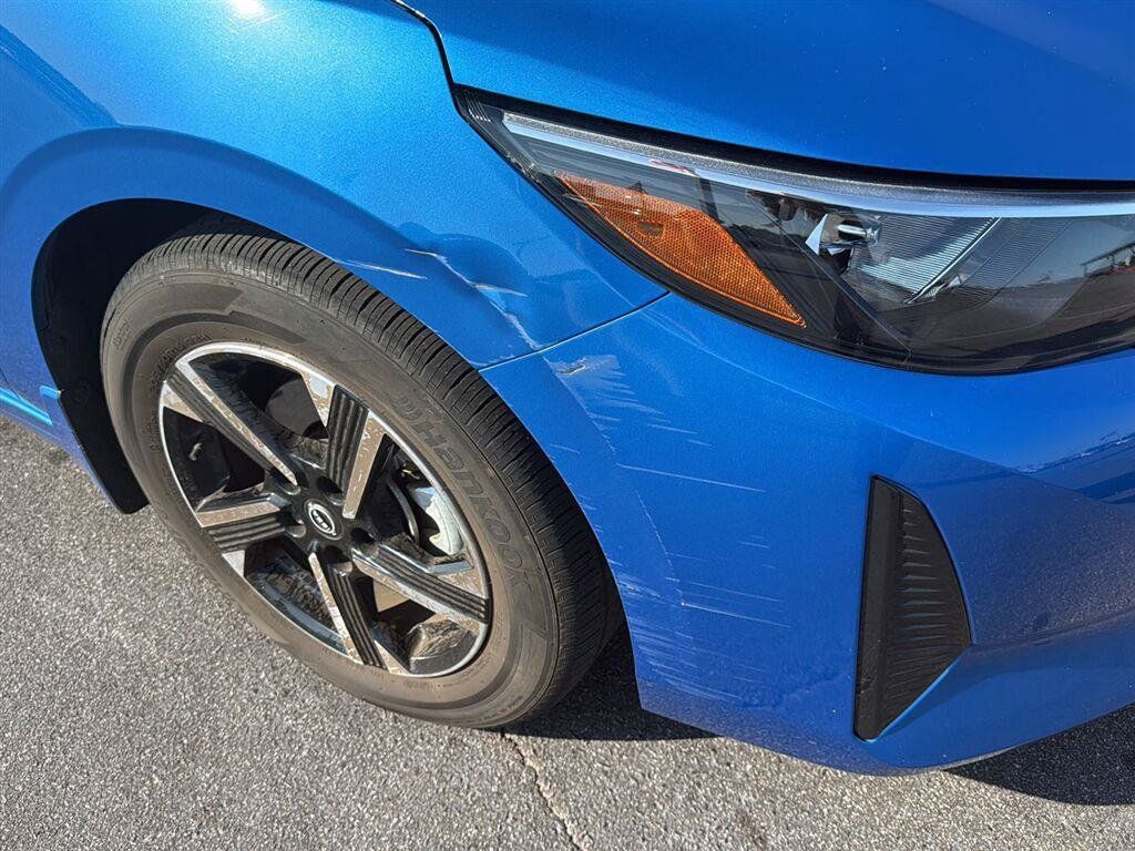 Used 2025 Nissan Sentra SV FWD image 15