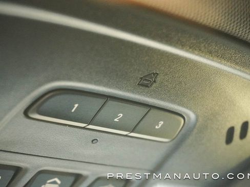 Used 2023 Chevrolet Traverse Premier image 34